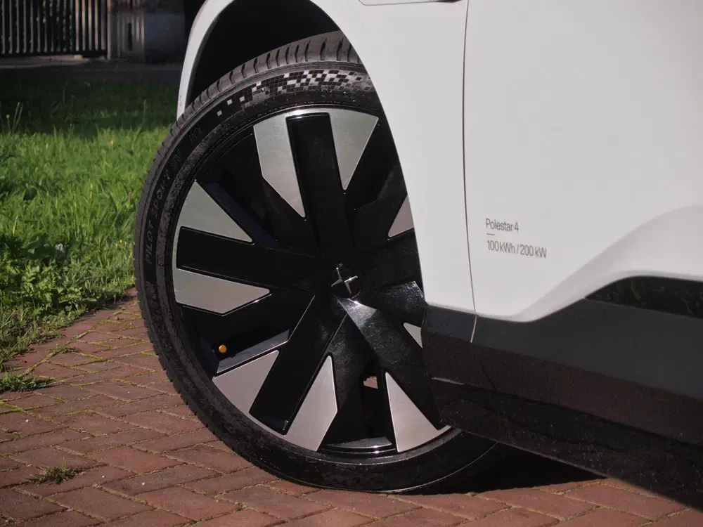 Polestar 4 Long Range Single motor 100 kWh uit 2024, foto 12