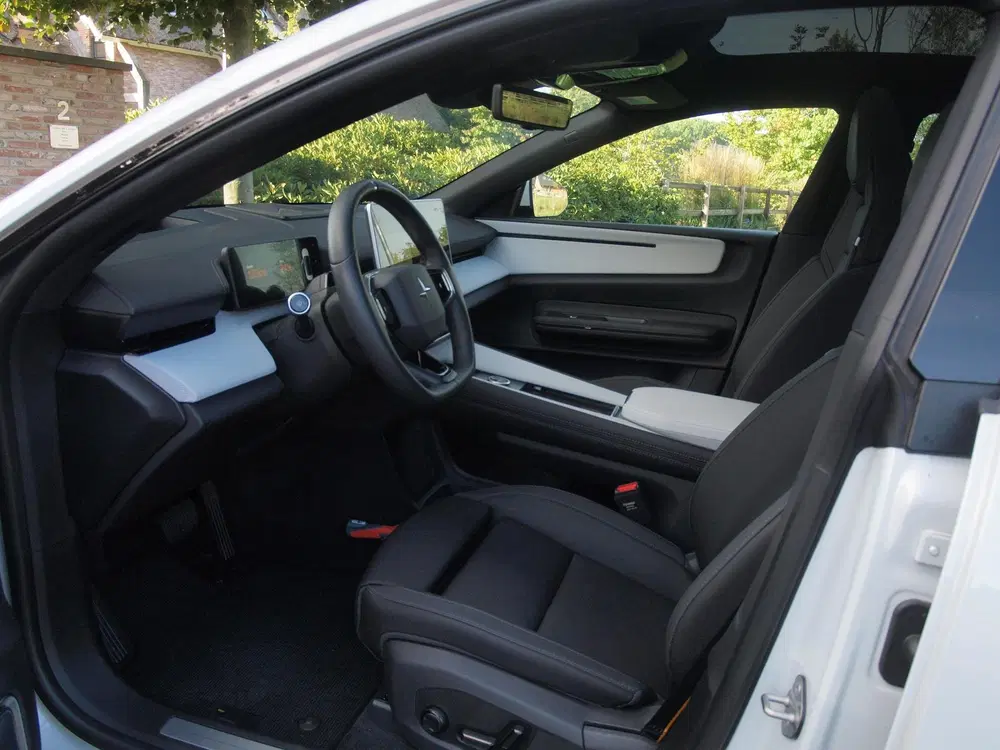 Polestar 4 Long Range Single motor 100 kWh uit 2024, foto 3