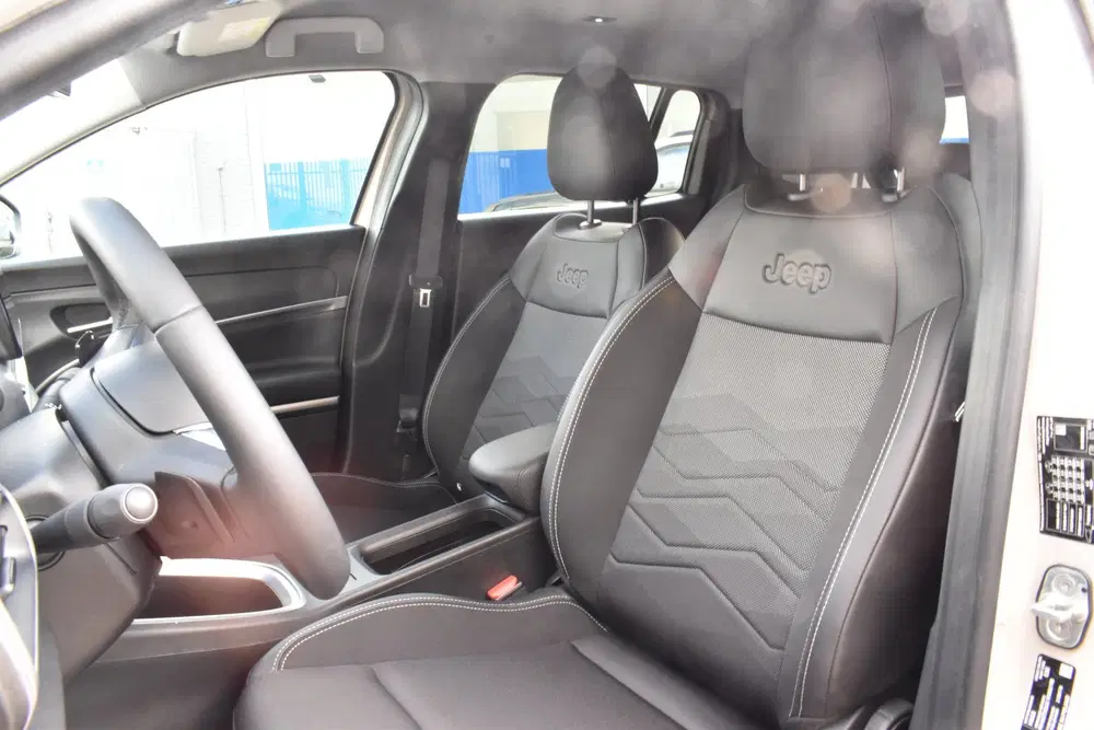 Jeep Avenger e-Hybrid Altitude Automaat uit 2025, foto 2