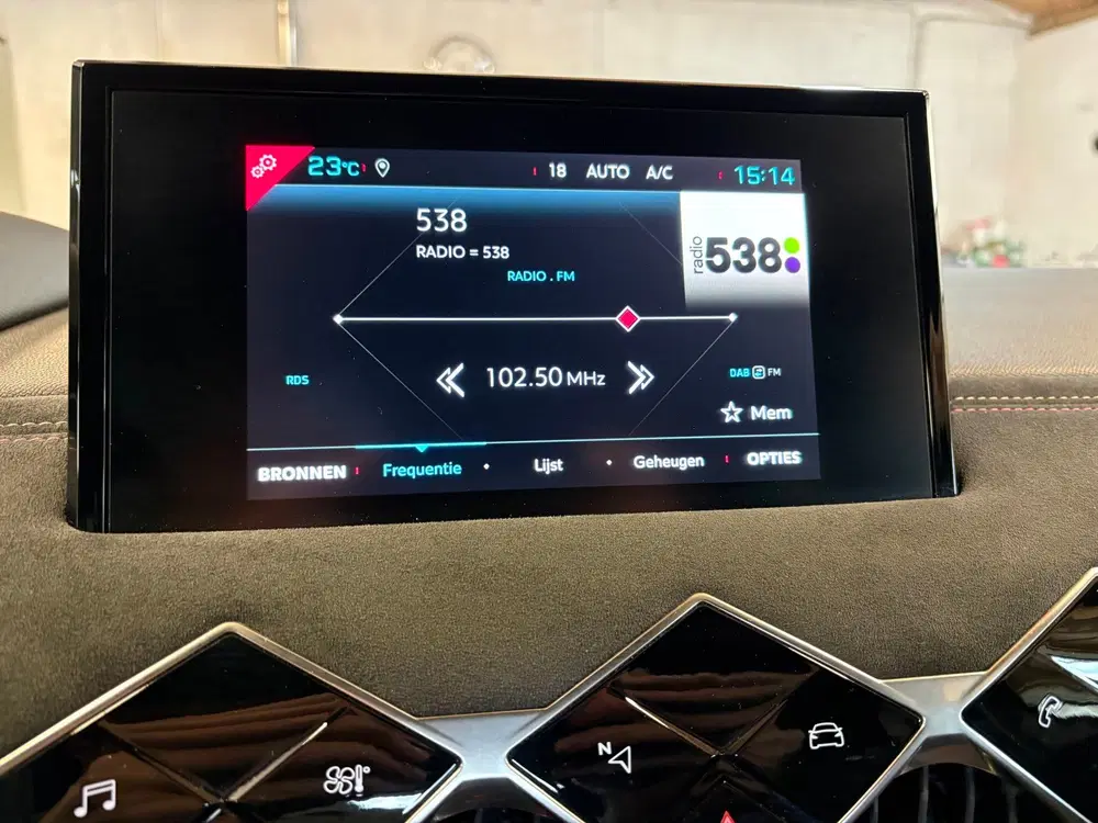DS Automobiles DS 3 Crossback DS 3 Crossback E-Tense Performance Line 50 uit 2022, foto 12