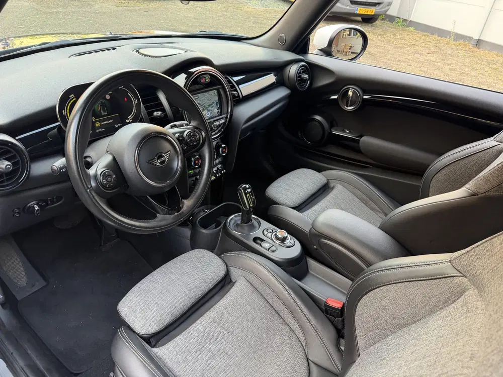 Mini Electric SE 184pk 33 kWh uit 2020, foto 2