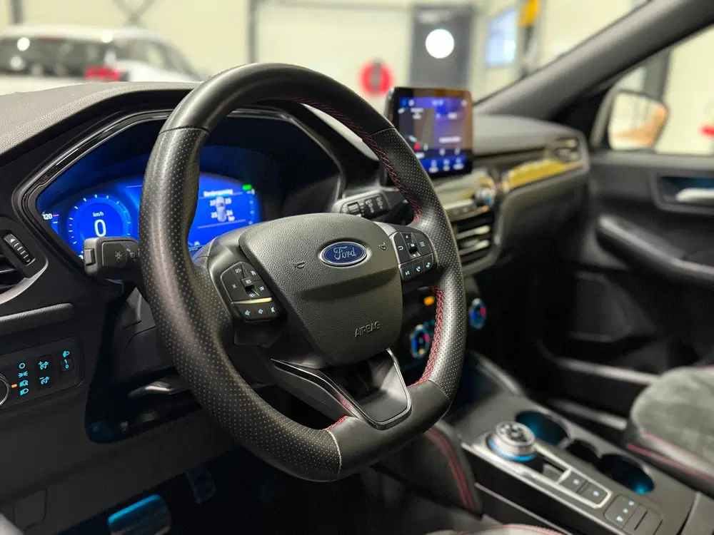 Ford Kuga 2.5 PHEV 225pk ST-Line X Black Ed. uit 2023, foto 5