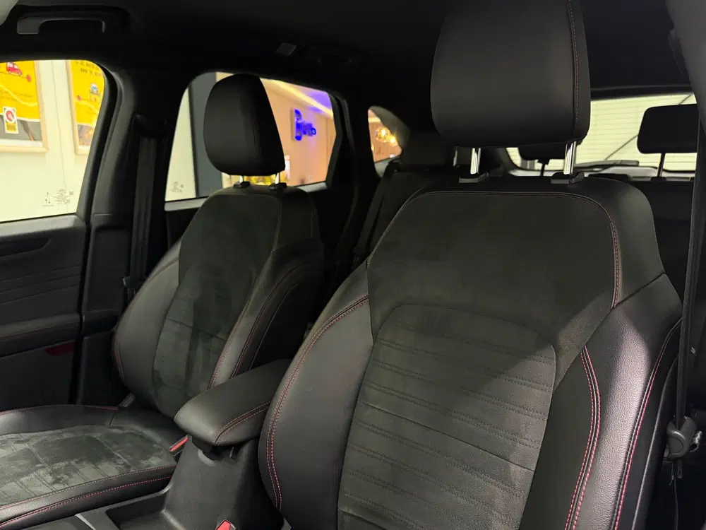 Ford Kuga 2.5 PHEV 225pk ST-Line X Black Ed. uit 2023, foto 7