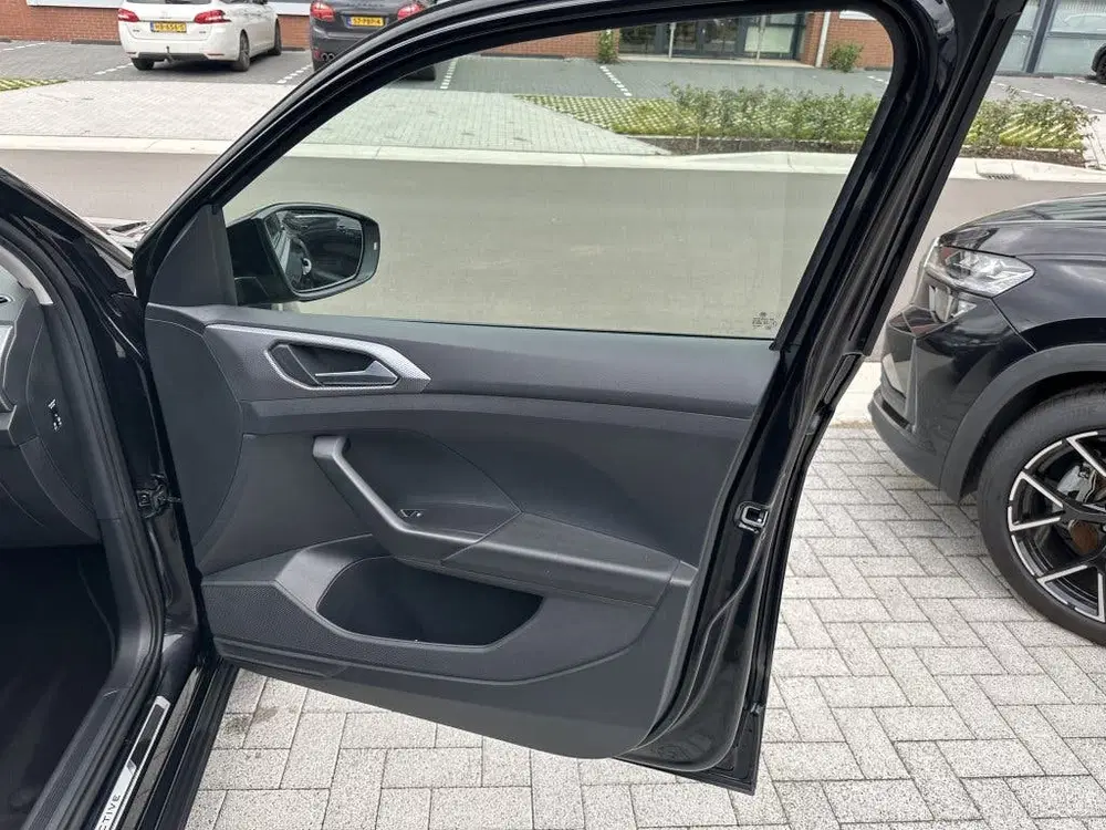 Volkswagen T-Cross 1.0 TSI Active Virtuele klok clima stoelv uit 2022, foto 11