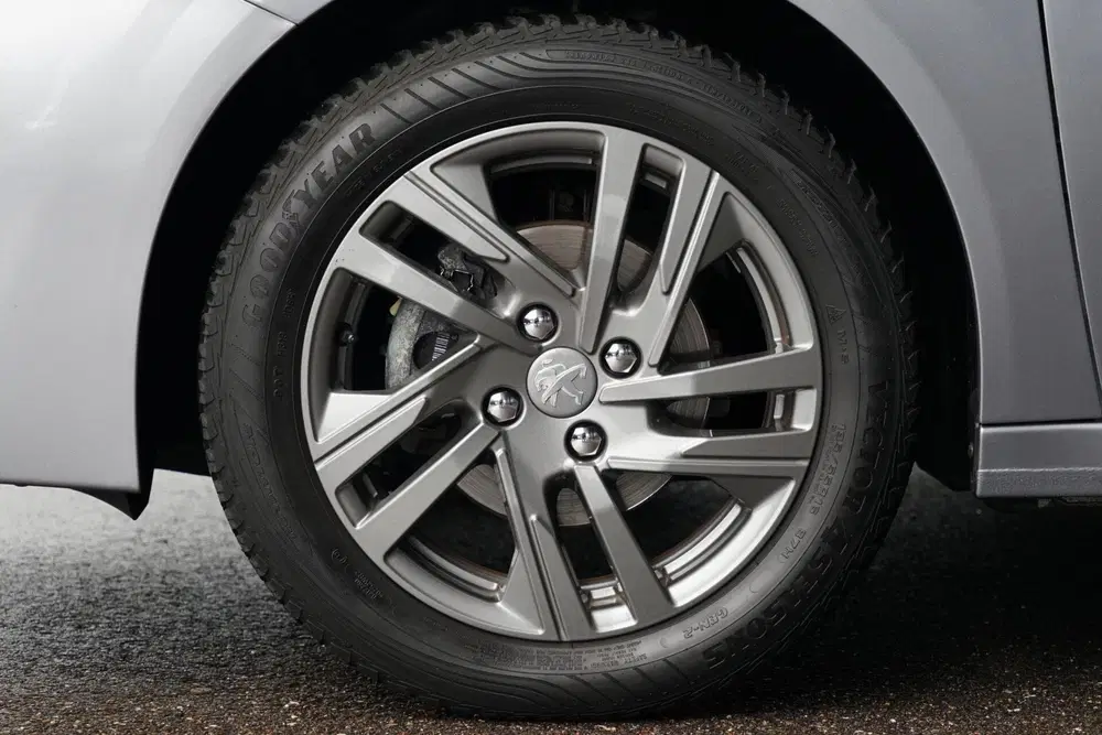 Peugeot 208 1.2 PureTech Active Pack NL uit 2022, foto 3