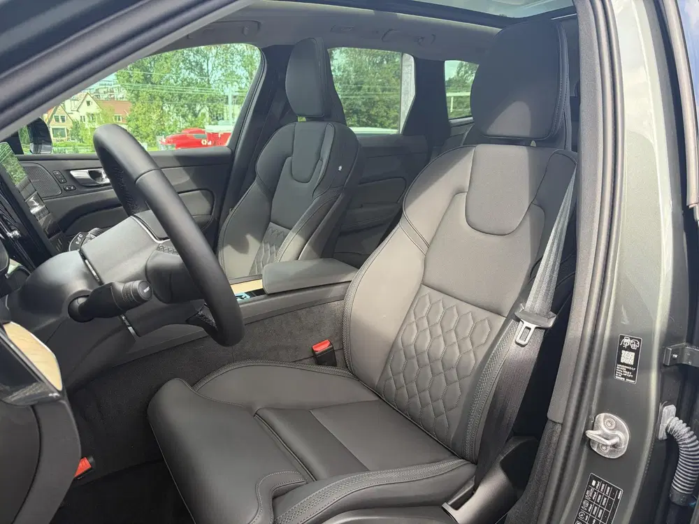 Volvo XC60 2.0 T6 Plug-in hybrid AWD Ultra Dark PHEV uit 2026, foto 4