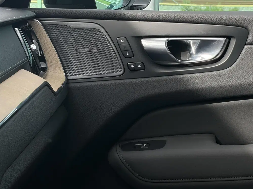 Volvo XC60 2.0 T6 Plug-in hybrid AWD Ultra Dark PHEV uit 2026, foto 5