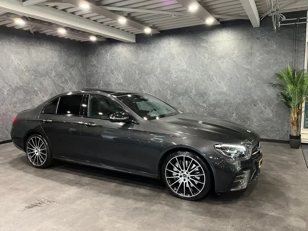 Mercedes-Benz E-Klasse 450 4MATIC AMG NIGHT FACELIFT uit 2022, foto 6