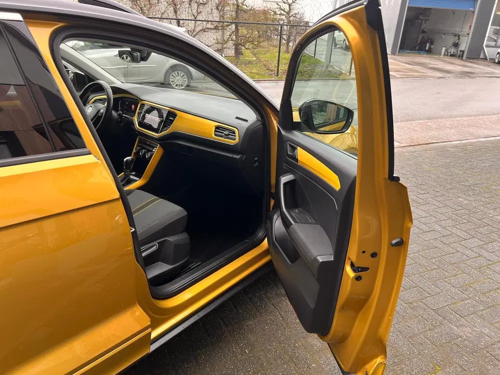 Volkswagen T-Roc 1.5 TSI DSG Sport Business R-line uit 2019, foto 10