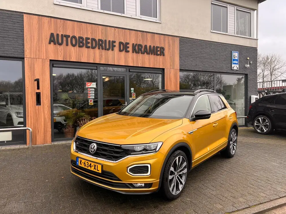 Volkswagen T-Roc 1.5 TSI DSG Sport Business R-line uit 2019, foto 2