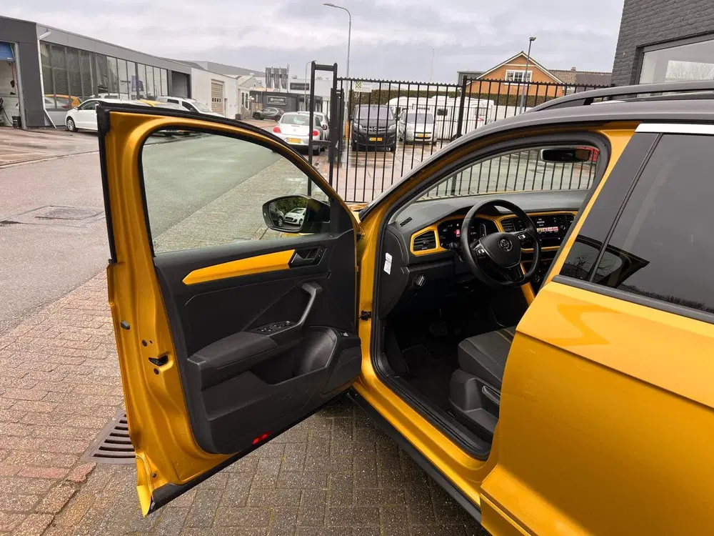 Volkswagen T-Roc 1.5 TSI DSG Sport Business R-line uit 2019, foto 3
