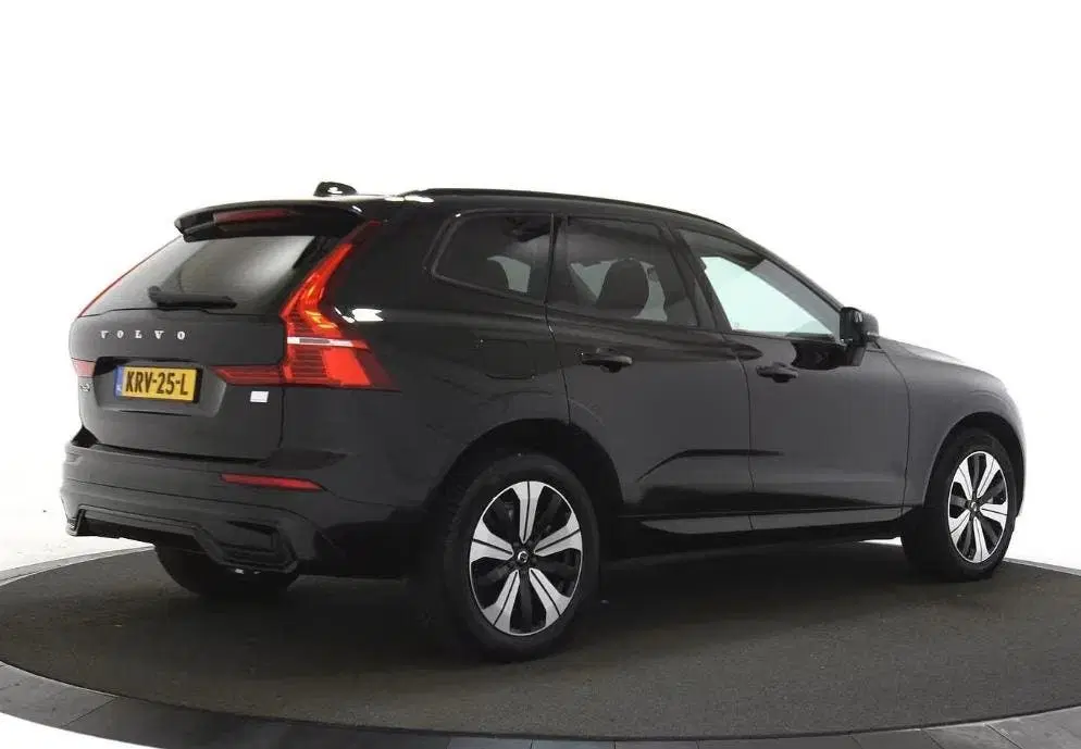 Volvo XC60 2.0 T6 Plug-in Hybrid AWD Plus Dark uit 2023, foto 2