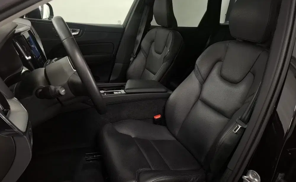 Volvo XC60 2.0 T6 Plug-in Hybrid AWD Plus Dark uit 2023, foto 6