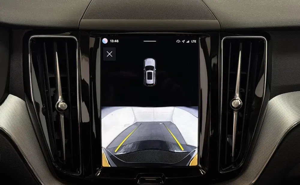 Volvo XC60 2.0 T6 Plug-in Hybrid AWD Plus Dark uit 2023, foto 8