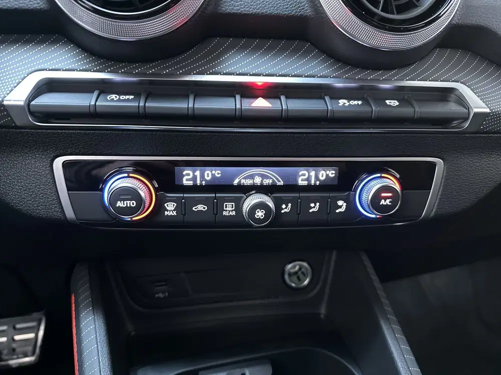 Audi Q2 35 TFSI S Edition S-Tronic Sfeerverlichtin uit 2022, foto 13