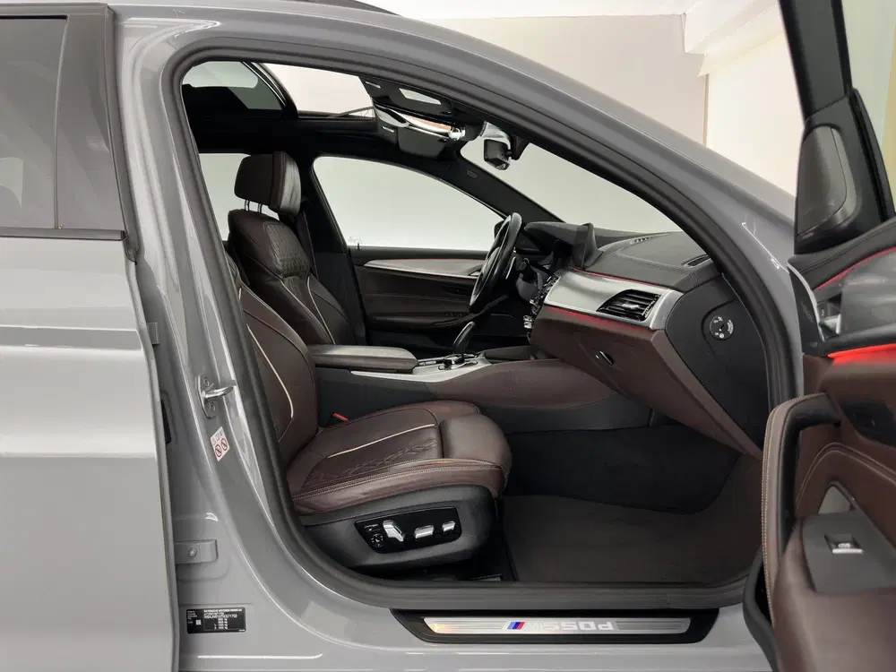 BMW 5-serie 5 Serie Touring M550d xDrive M-Sport-Styli uit 2020, foto 13