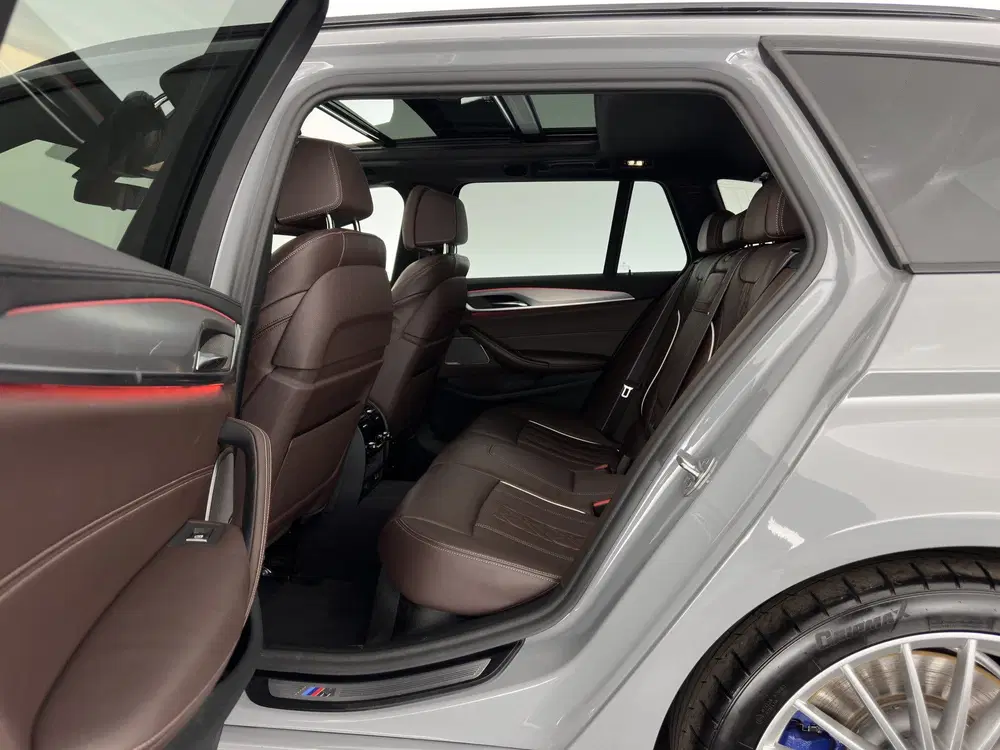 BMW 5-serie 5 Serie Touring M550d xDrive M-Sport-Styli uit 2020, foto 9