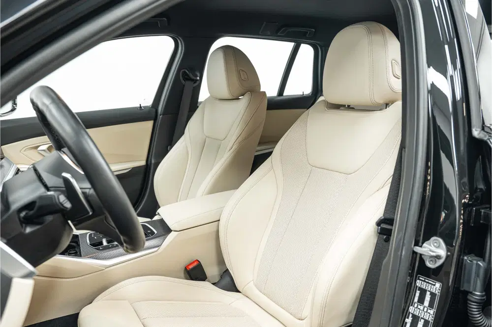 BMW 3-serie 330e M Sport Automaat uit 2024, foto 11