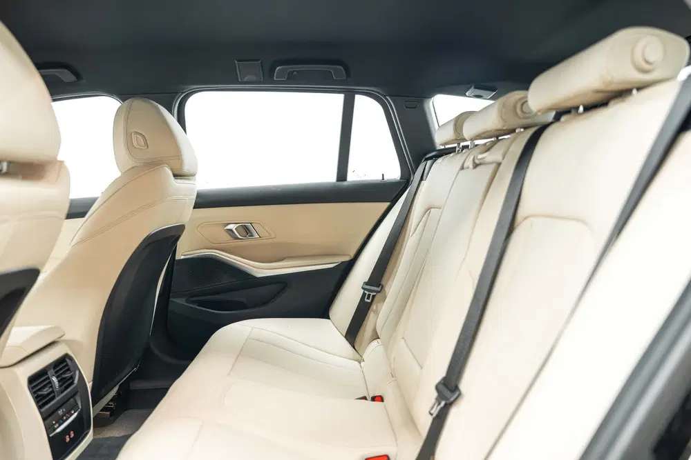 BMW 3-serie 330e M Sport Automaat uit 2024, foto 13