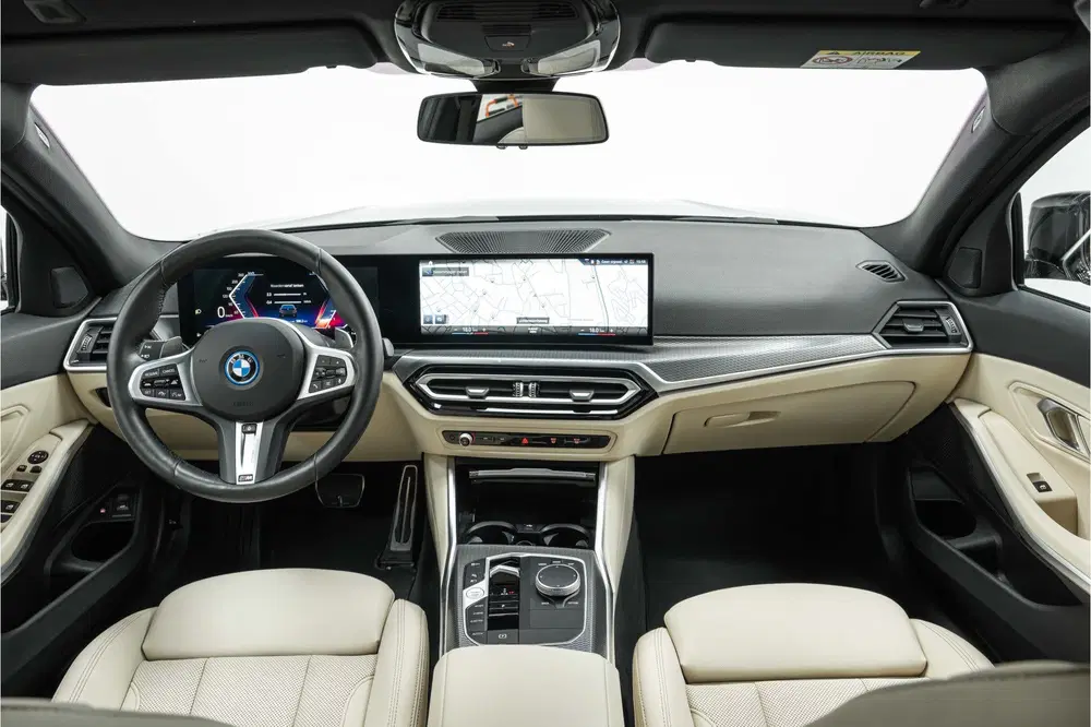 BMW 3-serie 330e M Sport Automaat uit 2024, foto 4