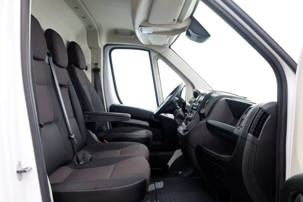 Citroën Jumper 2.2 BlueHDi 165pk L2H2 Airco uit 2022, foto 3