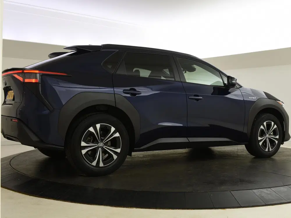 Toyota bZ4X Business Plus 71 kWh 3 Fase uit 2023, foto 2