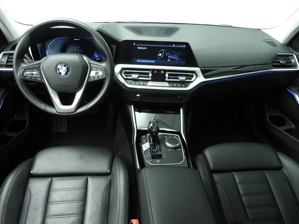 BMW 3-serie Sedan 330e uit 2019, foto 10