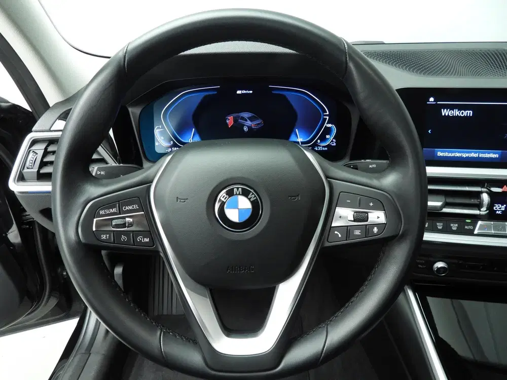 BMW 3-serie Sedan 330e uit 2019, foto 11