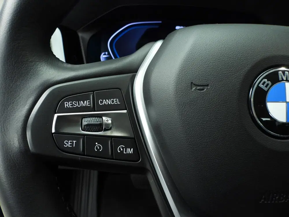 BMW 3-serie Sedan 330e uit 2019, foto 13