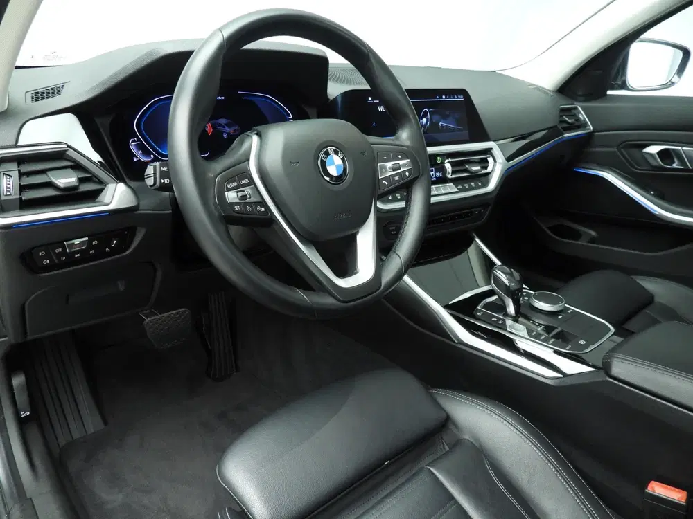 BMW 3-serie Sedan 330e uit 2019, foto 6