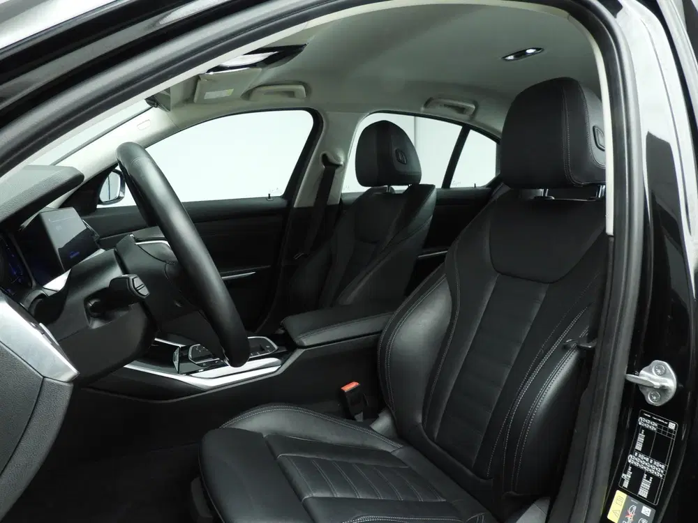 BMW 3-serie Sedan 330e uit 2019, foto 7