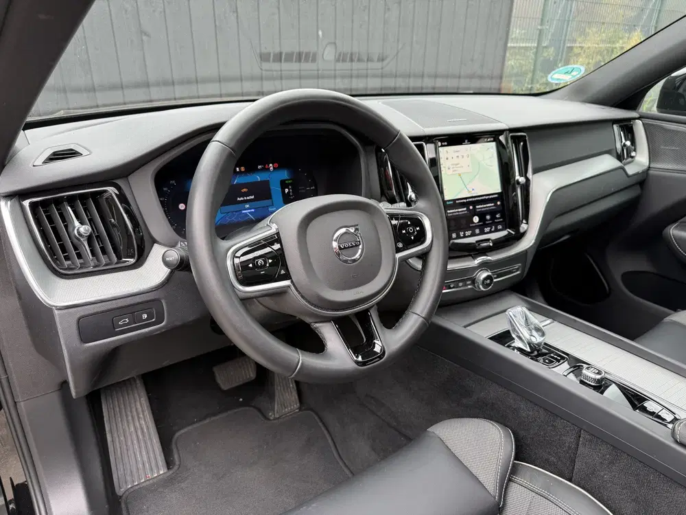 Volvo XC60 2.0 T6 Plug-in hybrid AWD Plus Black Editi uit 2024, foto 4