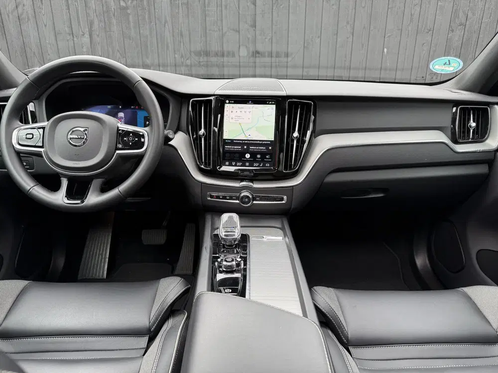 Volvo XC60 2.0 T6 Plug-in hybrid AWD Plus Black Editi uit 2024, foto 5
