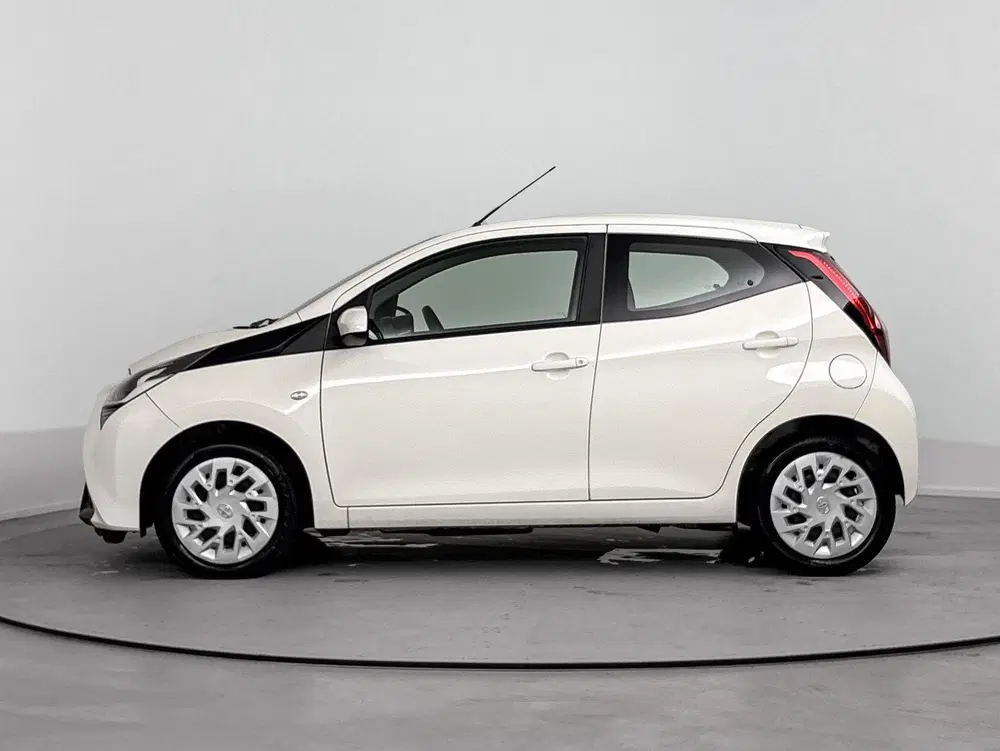 Toyota Aygo 1.0 VVT-i x-play 1e Eigenaar uit 2021, foto 2