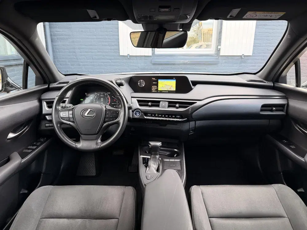 Lexus UX 250h AWD Executive Line uit 2020, foto 3