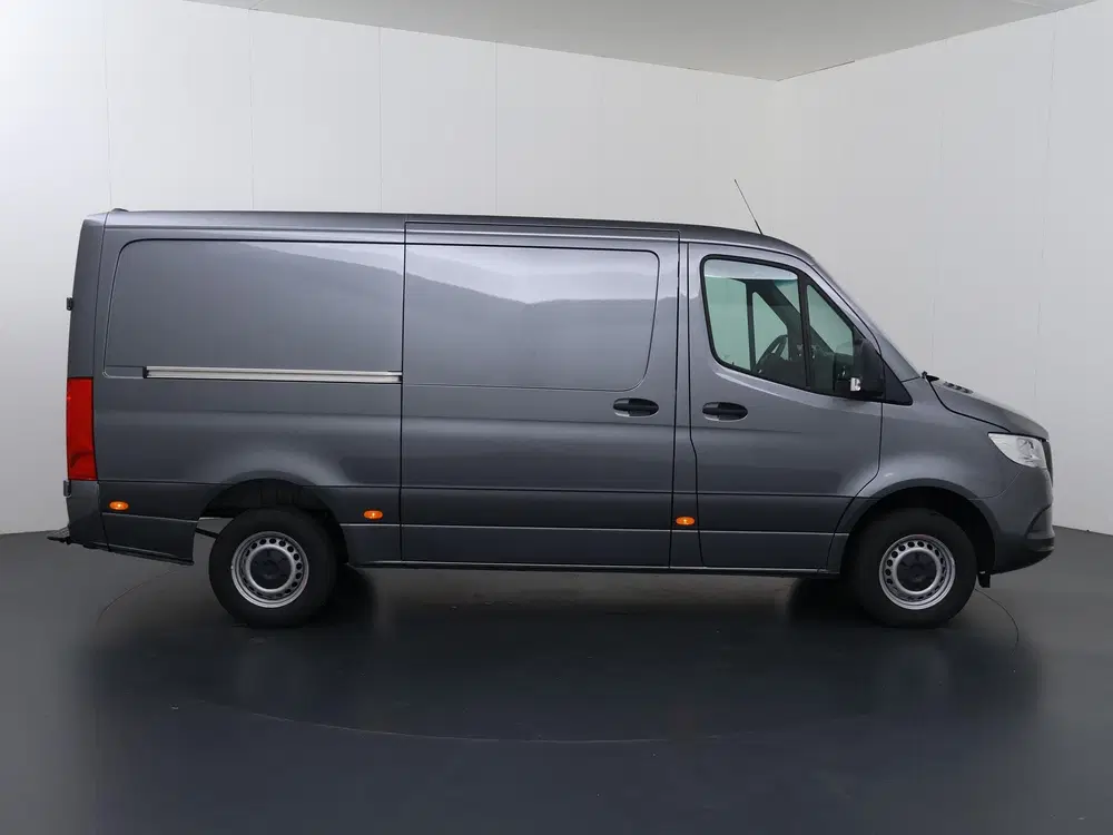 Mercedes-Benz Sprinter 317 CDI uit 2024, foto 6