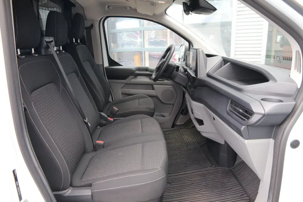 Ford Transit Custom 2.0 TDCI 136 uit 2024, foto 9