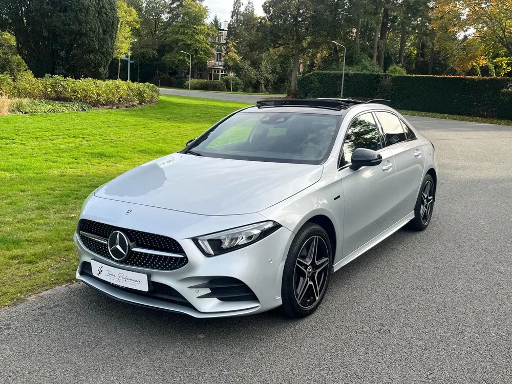 Mercedes-Benz A-Klasse 250 e Business Solution AMG Limited uit 2021, foto 3