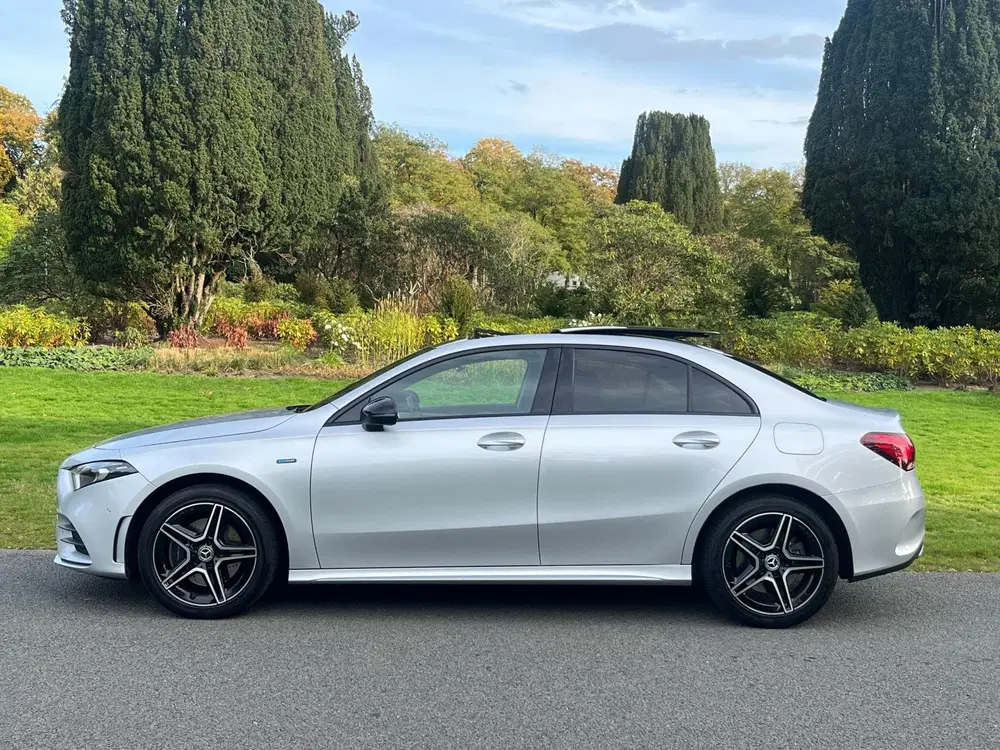 Mercedes-Benz A-Klasse 250 e Business Solution AMG Limited uit 2021, foto 4