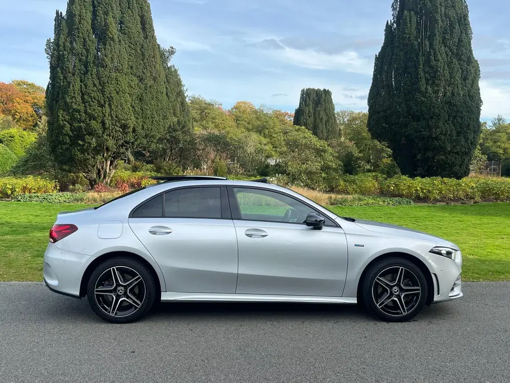 Mercedes-Benz A-Klasse 250 e Business Solution AMG Limited uit 2021, foto 8