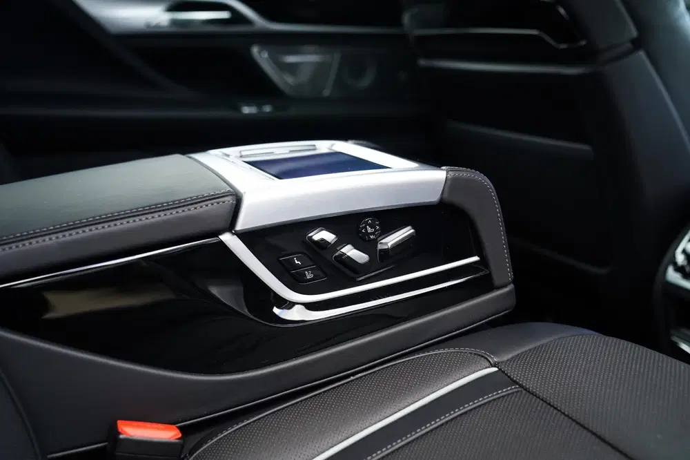 BMW 7-serie M760Li xDrive High Executive uit 2020, foto 5