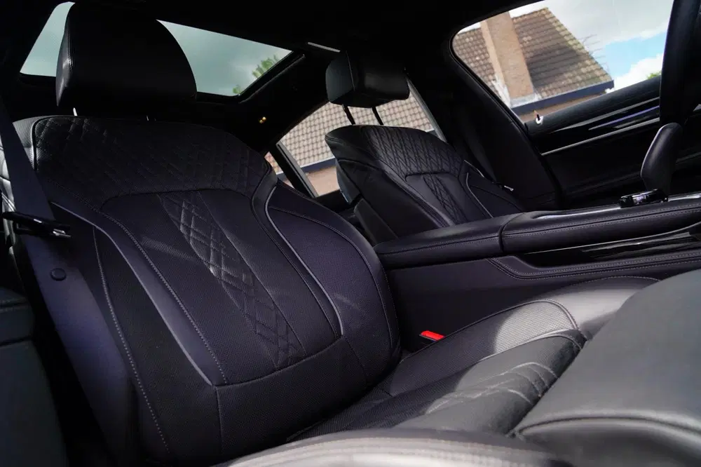 BMW 7-serie M760Li xDrive High Executive uit 2020, foto 7