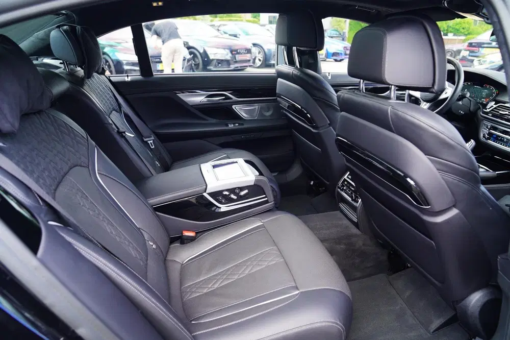 BMW 7-serie M760Li xDrive High Executive uit 2020, foto 9