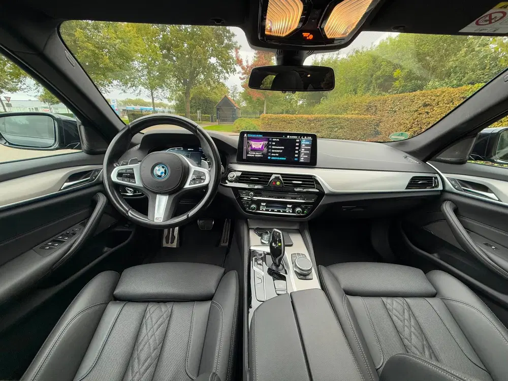 BMW 5-serie M Sport uit 2023, foto 14