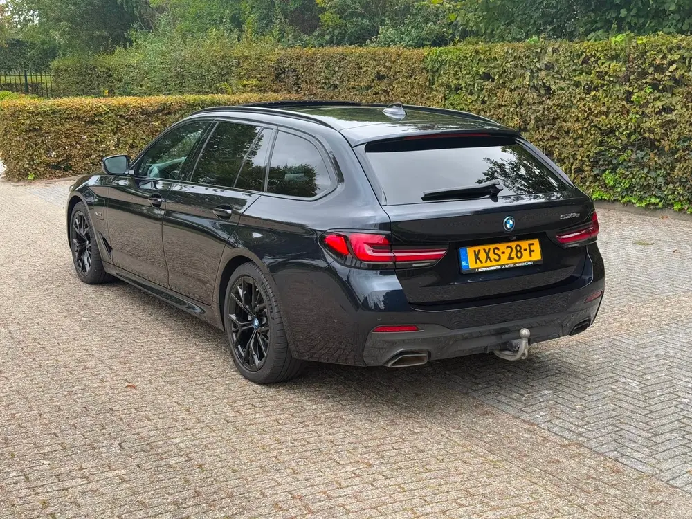 BMW 5-serie M Sport uit 2023, foto 3