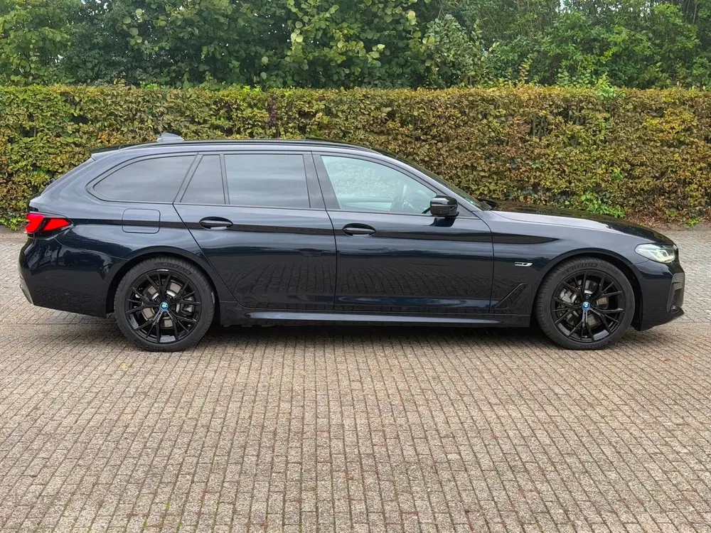 BMW 5-serie M Sport uit 2023, foto 5
