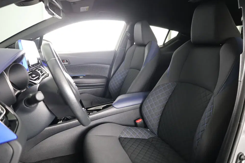 Toyota C-HR 2.0 Hybrid Bi-Tone uit 2020, foto 13