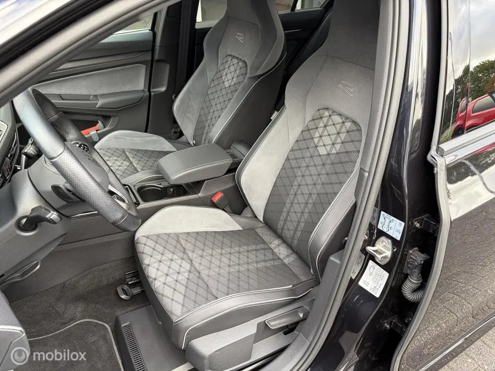 Volkswagen Golf 1.5 eTSI R-Line Business uit 2023, foto 7