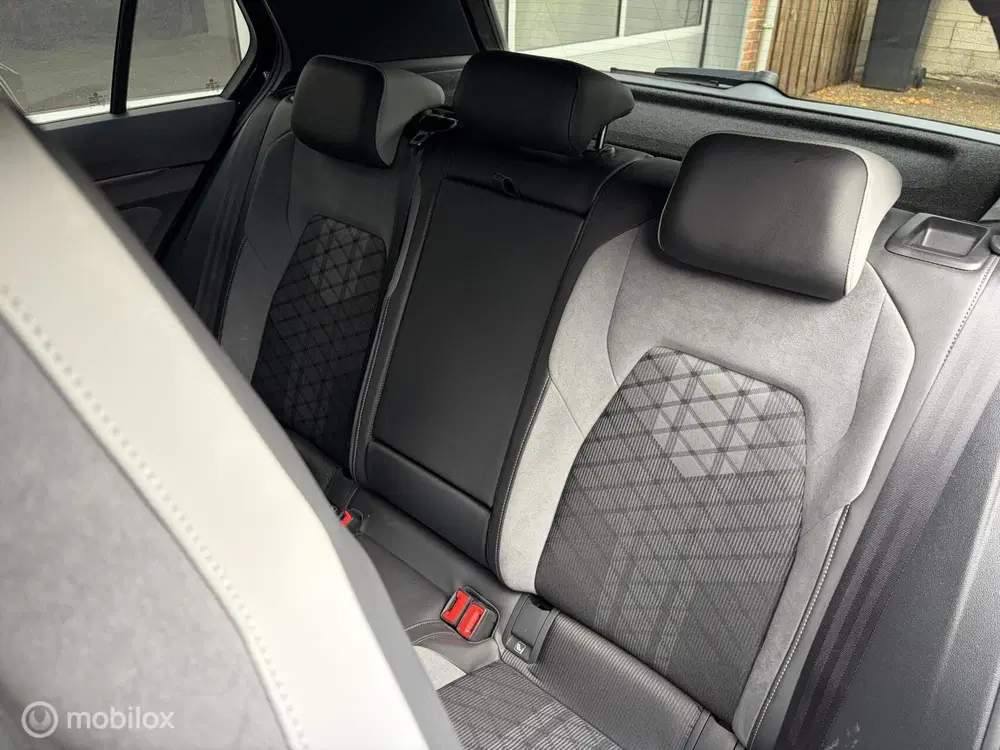 Volkswagen Golf 1.5 eTSI R-Line Business uit 2023, foto 8