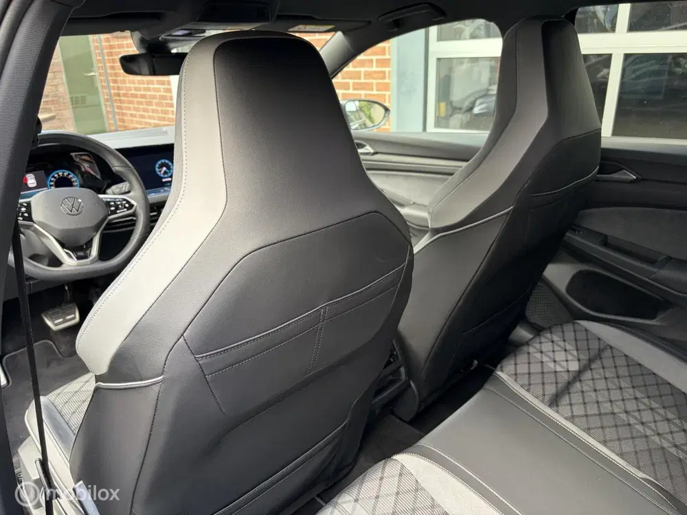 Volkswagen Golf 1.5 eTSI R-Line Business uit 2023, foto 9